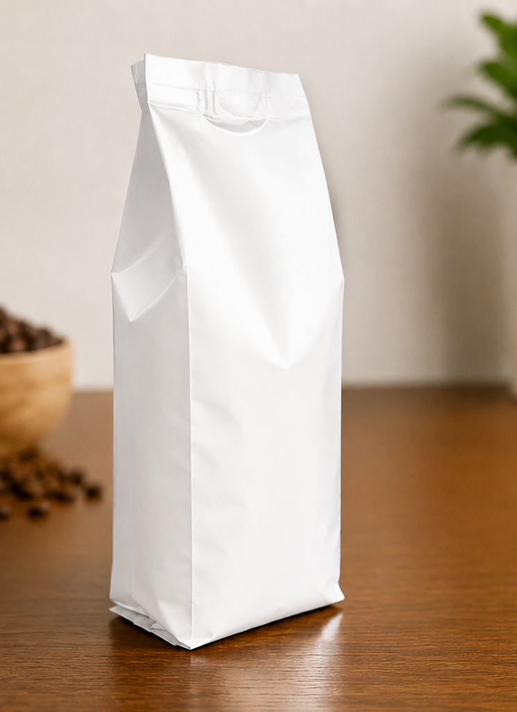 Bolsa blanca con fuelle trilaminada 110 x 300 + 60 cafe x 500g (37)
